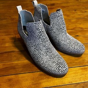 Tom’s Booties 9.5